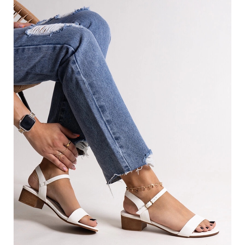 Sandales blanches à talons bas Basina 1