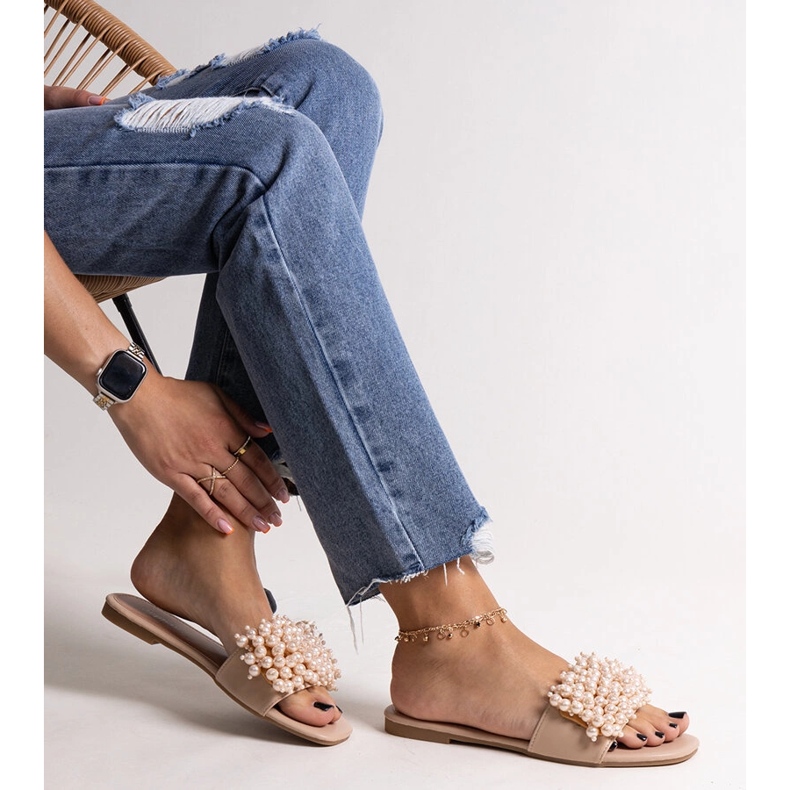 Tongs beiges ornées de perles Atiyene 1