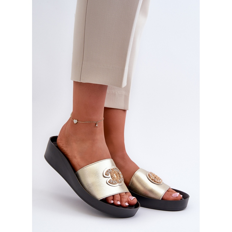 Tongs femme élégantes et légères avec décoration, cuir naturel S.Barski KV27-013, doré 1