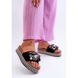 Tongs pour femmes sur la plateforme avec décorations S.Barski HY077 Noir le noir 2 Tongs pour femmes sur la plateforme avec décorations S.Barski HY077 Noir le noir 2