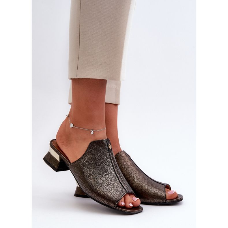 Tongs élégantes pour femmes en cuir naturel sur talons bas Maciejka 06360-20 Graphite noir 1