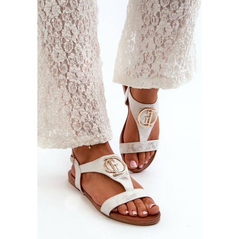 Sandales Plates Pour Femmes Avec Décoration Dorée S.Barski KV27-051 Blanc et Argent blanche 1