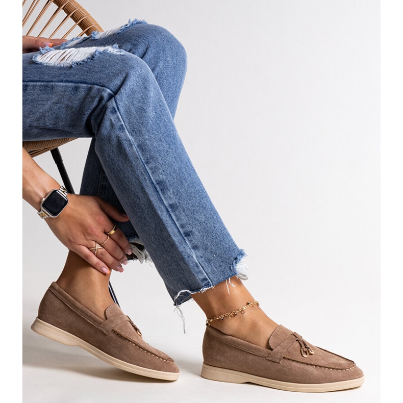 Mocassins marron foncé avec pendentif en métal de Fiorano beige 1 Mocassins marron foncé avec pendentif en métal de Fiorano beige 1