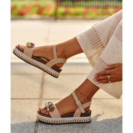 Sandales Pour Femmes Sur Compensée Et Plateforme Avec Décorations S.Barski HY056 Beige 1 Sandales Pour Femmes Sur Compensée Et Plateforme Avec Décorations S.Barski HY056 Beige 1