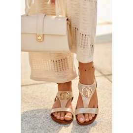 Sandales plates pour femmes avec décoration S.Barski KV27-051 Or d'or 2 Sandales plates pour femmes avec décoration S.Barski KV27-051 Or d'or 2