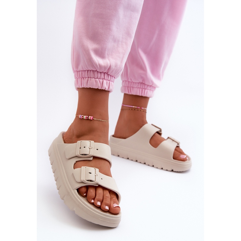 EVento Tongs beiges en mousse Melorea pour femmes sur la plateforme 2