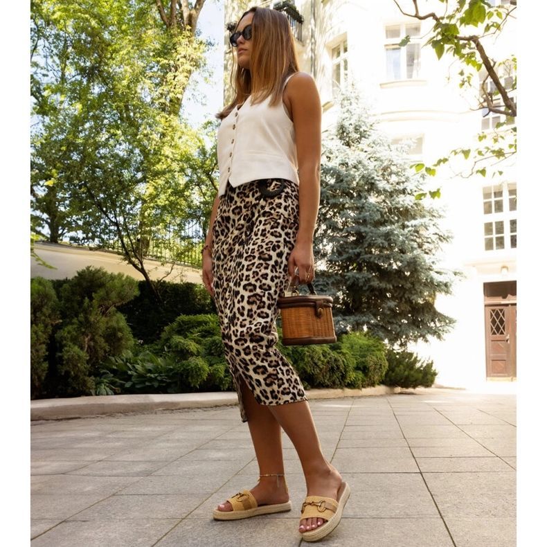 Tongs jaunes avec boucle dorée par Feorie 2