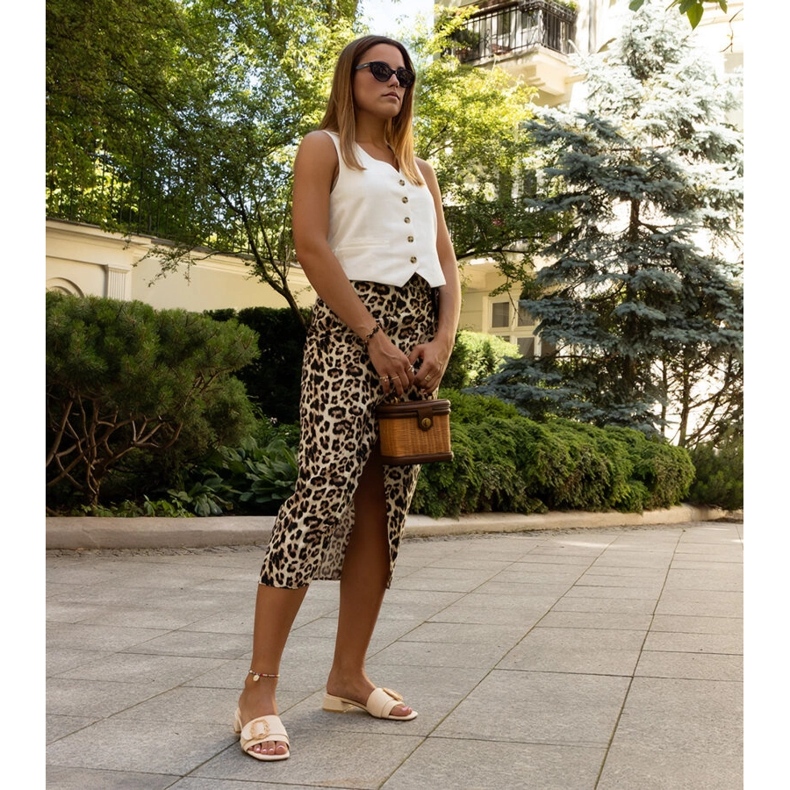 Chaussons à talons bas beige clair de Cantara 1