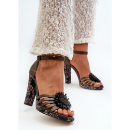 Sandales Pour Femmes À Talon Haut Avec Décoration Maciejka 06620-20 Graphite gris 2 Sandales Pour Femmes À Talon Haut Avec Décoration Maciejka 06620-20 Graphite gris 2