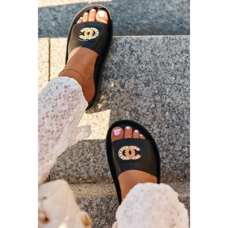 Tongs pour femmes élégantes et légères avec décoration, cuir naturel S.Barski KV27-013, noir 1