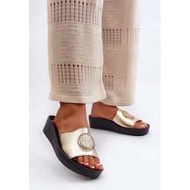 Zazoo 2920 Tongs compensées en cuir pour femme avec détail doré Doré 2