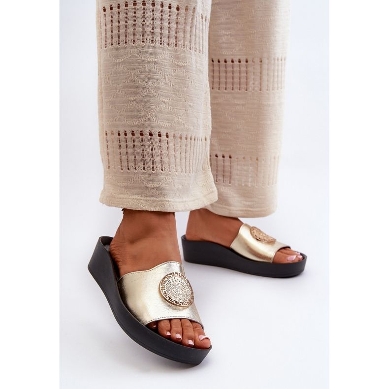 Zazoo 2920 Tongs compensées en cuir pour femme avec détail doré Doré d'or 2