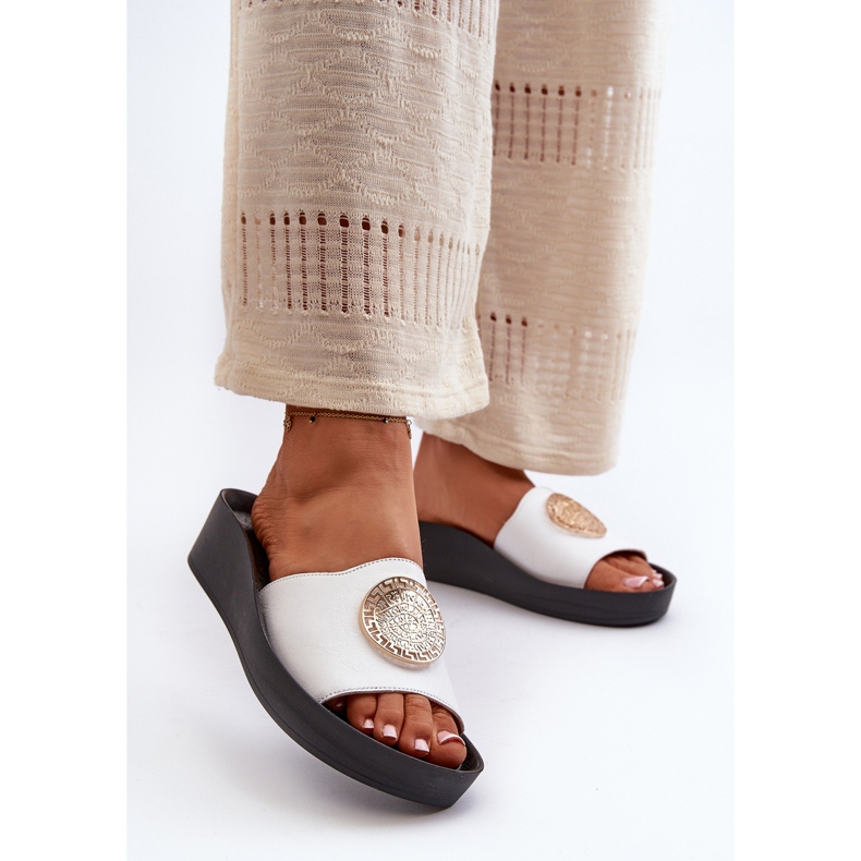 Zazoo 2920 Tongs compensées en cuir pour femme avec détail doré, blanc 2