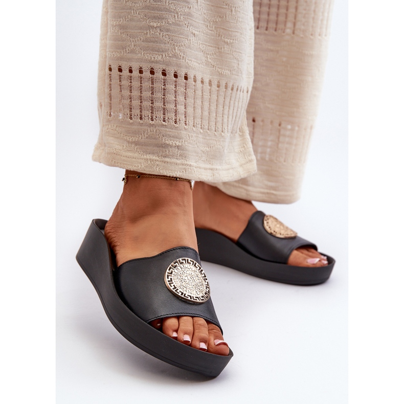 Zazoo 2920 Tongs compensées en cuir pour femme avec détails dorés Noir 2