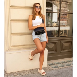 Tongs Amina massives beiges 1 Tongs Amina massives beiges 1