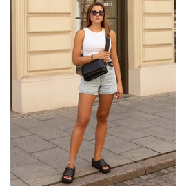 Les énormes tongs noires d'Amina le noir 1 Les énormes tongs noires d'Amina le noir 1