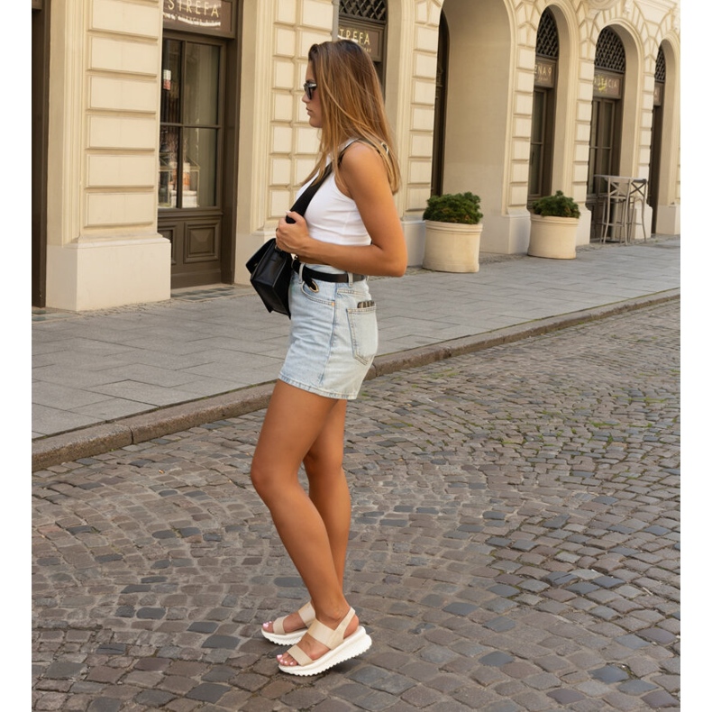 Sandales beiges avec talon compensé Thura décoratif 1