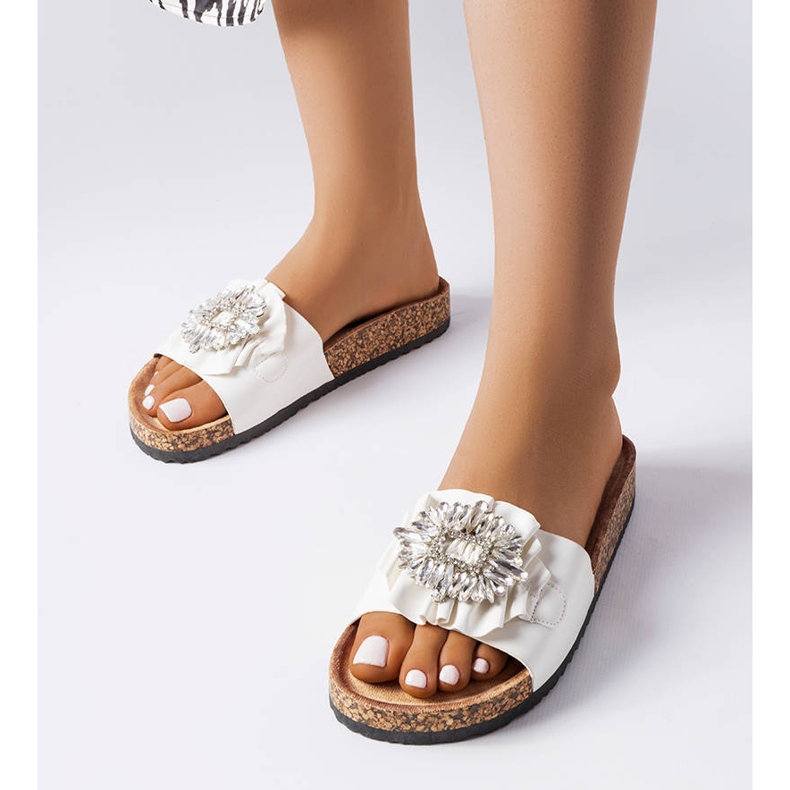 Babouches blanches à semelles en liège de chez Roy 1