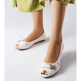 Ballerines blanches ajourées avec noeud Simpsville 1