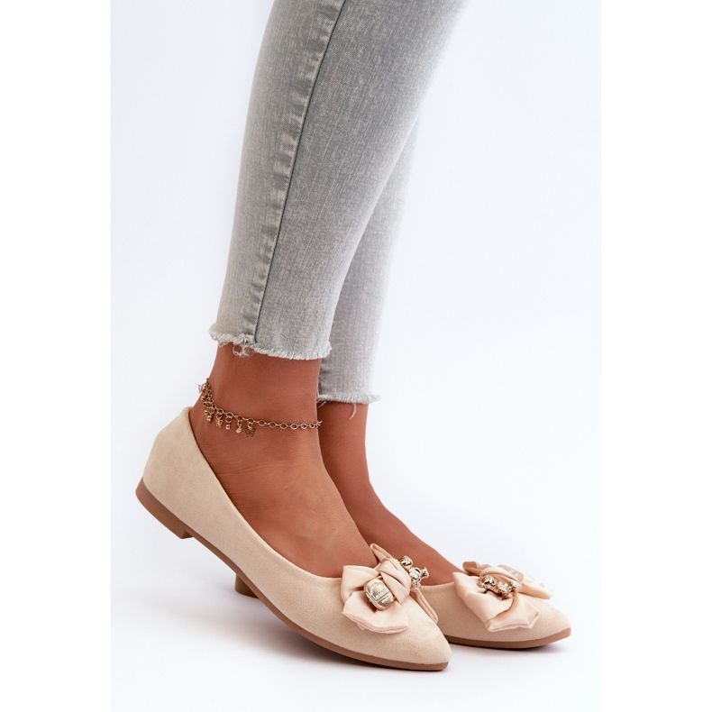 Ballerines en suède écologique pour femmes avec nœud et broche, Satris beige clair 1 Ballerines en suède écologique pour femmes avec nœud et broche, Satris beige clair 1