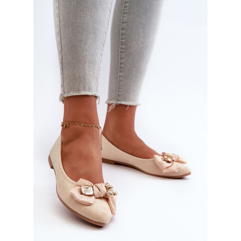 Ballerines en suède écologique pour femmes avec nœud et broche, Satris beige clair 2 Ballerines en suède écologique pour femmes avec nœud et broche, Satris beige clair 2