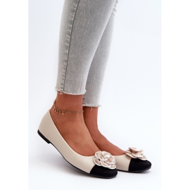 Ballerines pour femmes en cuir écologique avec détail décoratif Beige Divinella 1