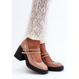 Escarpins vernis beige foncé à talons épais par Halmina 1