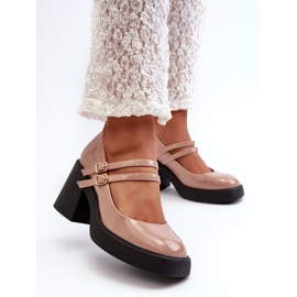 Escarpins vernis beige foncé à talons épais par Halmina 2