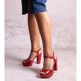 Sandales à talons hauts rouges à motif peau de serpent par Nidia 1