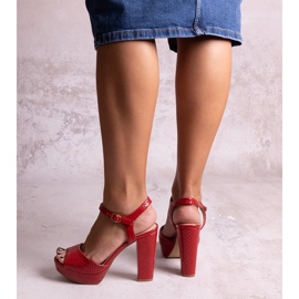 Sandales à talons hauts rouges à motif peau de serpent par Nidia 2