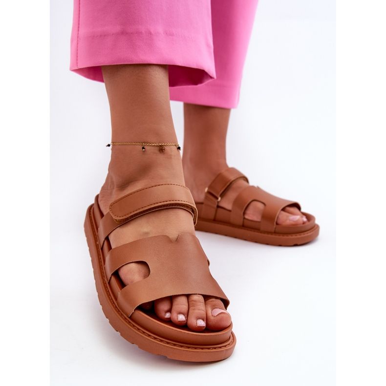 Tongs Femme en Cuir Eco avec Velcro Camel Silaka brun 2