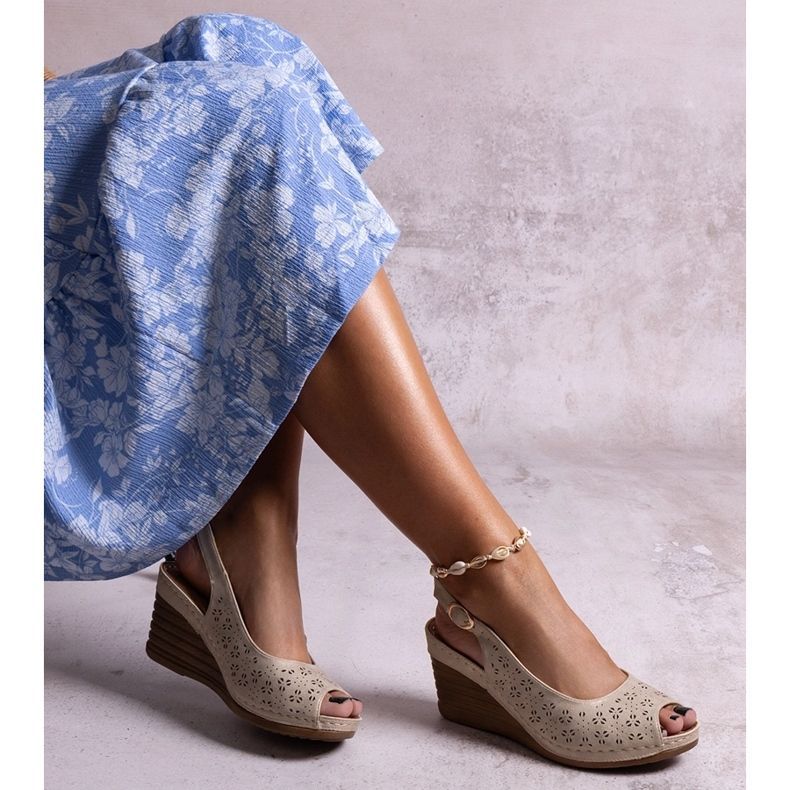 Sandales compensées Sakna beiges 1