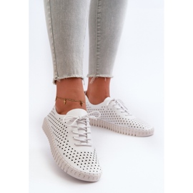 Baskets femme en cuir à motif ajouré, blanc Ilvima blanche 2