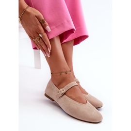 Ballerines Anlofi beiges en suède écologique fermées par une boucle 8
