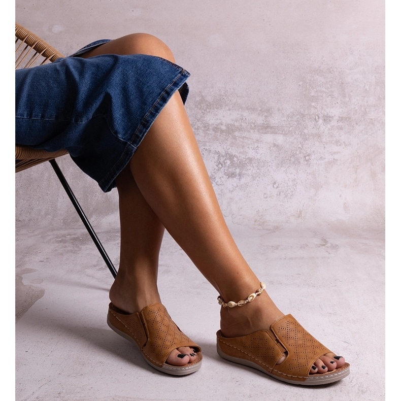 Claquettes Marouna marron perforées brun 1 Claquettes Marouna marron perforées brun 1