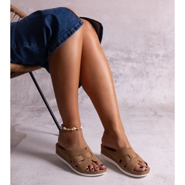 Mules marron claires à talon bas par Mifsuda brun 2