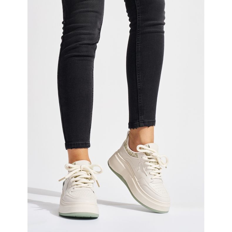 Baskets femme noires à semelle épaisse beige 2