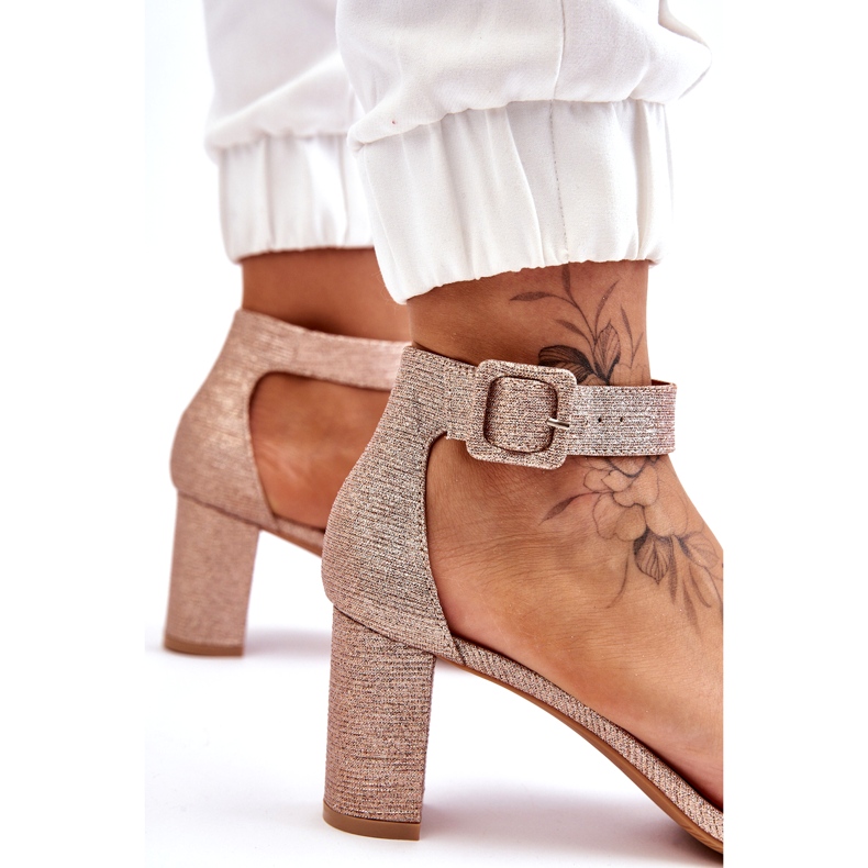 Sandales brillantes à talons hauts en or rose d'or 3