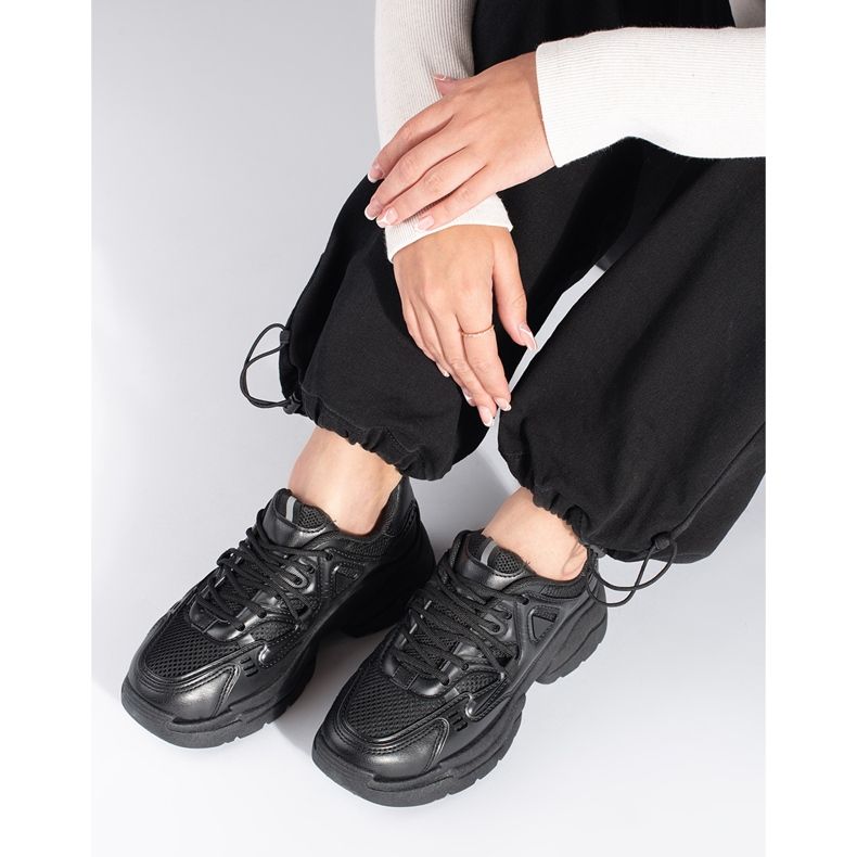 Baskets noires à semelle épaisse 1