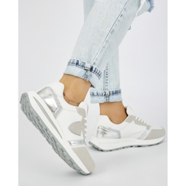 Chaussures de sport blanches pour femmes 2 Chaussures de sport blanches pour femmes 2