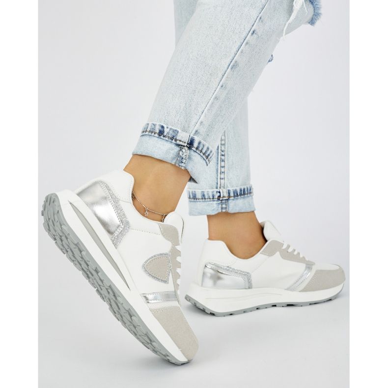 Chaussures de sport blanches pour femmes 2 Chaussures de sport blanches pour femmes 2