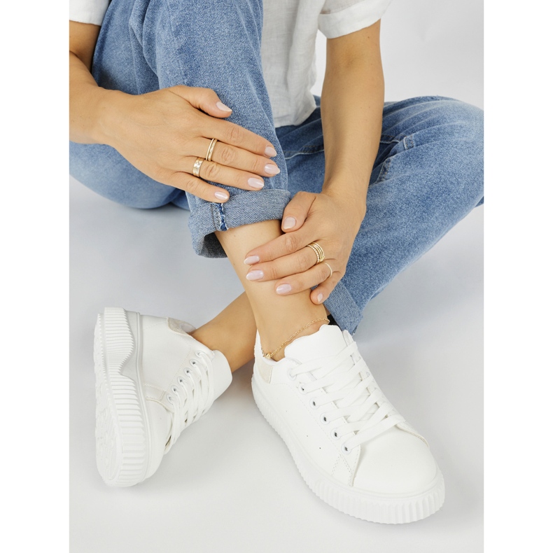 Baskets femme blanches avec élément beige 1