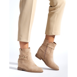 Bottes femme beiges avec une chaîne 1