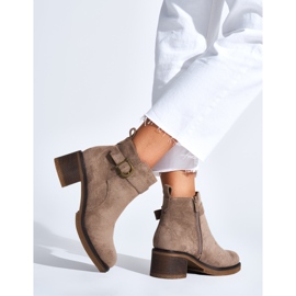 Bottines en daim beiges 3