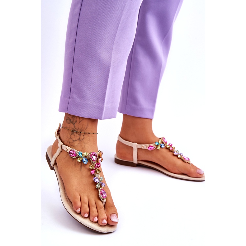 Sandales tongs en daim beige avec pierres 1