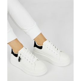 Chaussures de sport blanches pour femmes 2