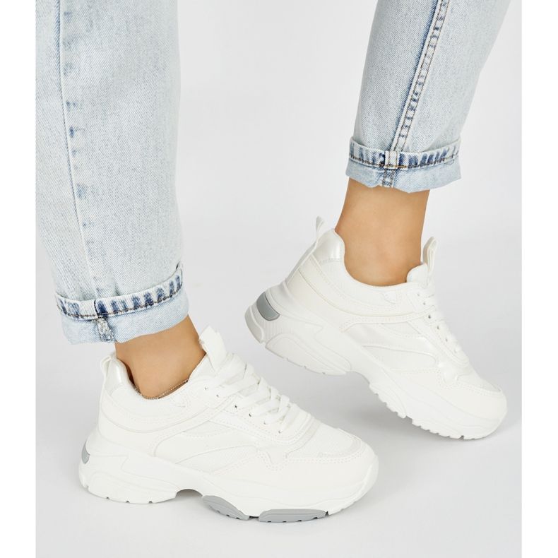 Chaussures de sport blanches à semelle épaisse 2