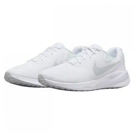 Chaussures Nike Revolution 7 FB2207-100 blanche 1