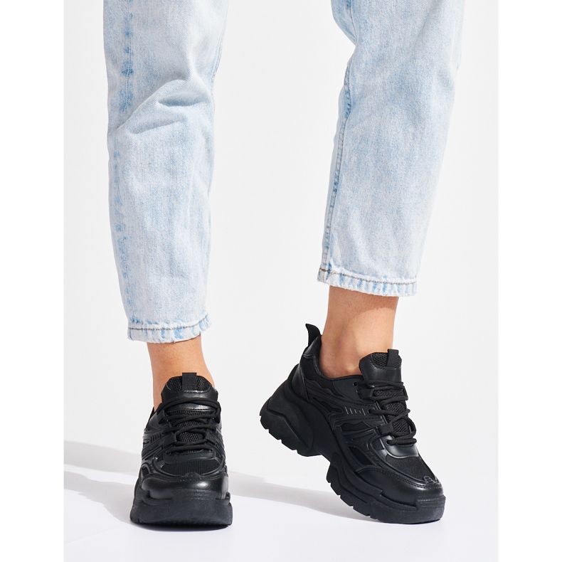 Baskets noires à semelle épaisse 1