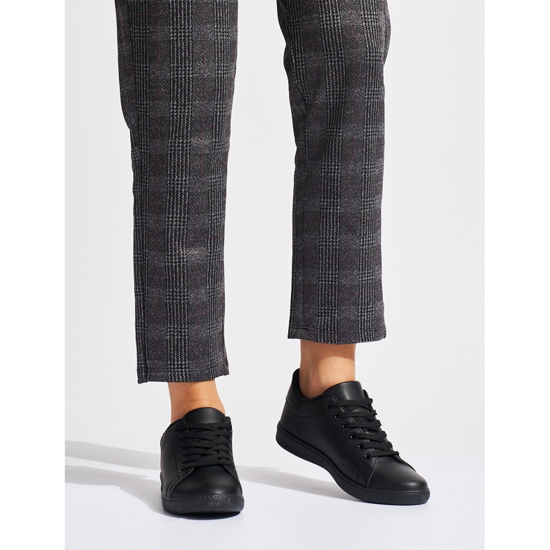 Chaussures de sport noires confortables 1